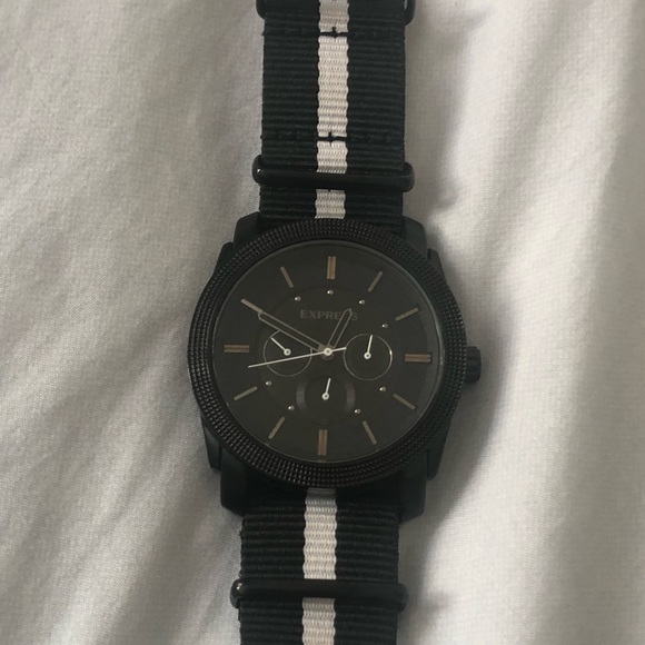 Express Marketplace Watch - Picture 2 of 6